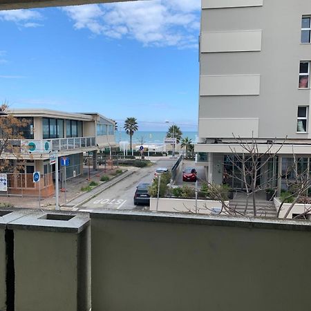 Hotel Panoramic Riccione Bagian luar foto